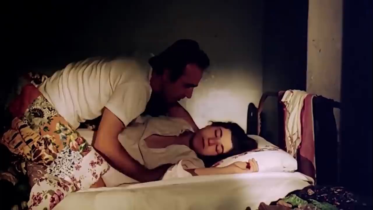 Eski Otelin Gıcırdayan Yatağı +18 Sahneler